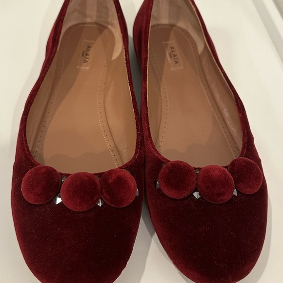 Alaia flats in Burgundy sz 41